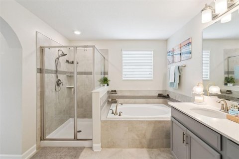 House in Winter Garden, Florida 3 bedrooms, 202.06 sq.m. № 2396331 - photo 5