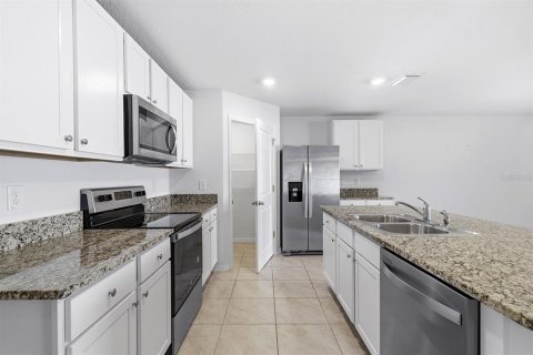 Villa ou maison à louer à Spring Hill, Floride: 4 chambres, 168.34 m2 № 2115887 - photo 3