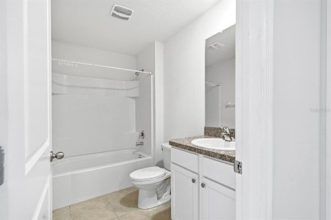 Villa ou maison à louer à Spring Hill, Floride: 4 chambres, 168.34 m2 № 2115887 - photo 13