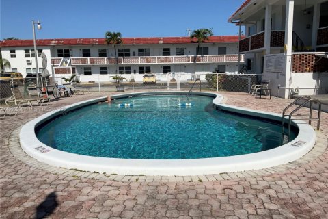 Condominio en alquiler en Dania Beach, Florida, 1 dormitorio, 52.4 m2 № 1953453 - foto 10