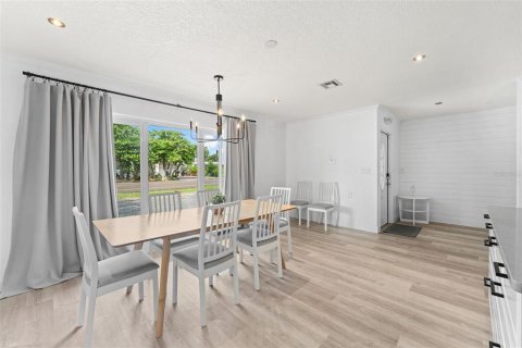Casa en venta en Cocoa Beach, Florida, 6 dormitorios, 251.39 m2 № 2155919 - foto 8