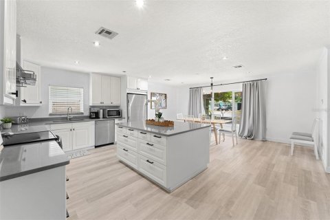 Casa en venta en Cocoa Beach, Florida, 6 dormitorios, 251.39 m2 № 2155919 - foto 11