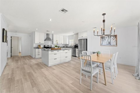 Casa en venta en Cocoa Beach, Florida, 6 dormitorios, 251.39 m2 № 2155919 - foto 16