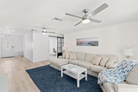 Casa en venta en Cocoa Beach, Florida, 6 dormitorios, 251.39 m2 № 2155919 - foto 18