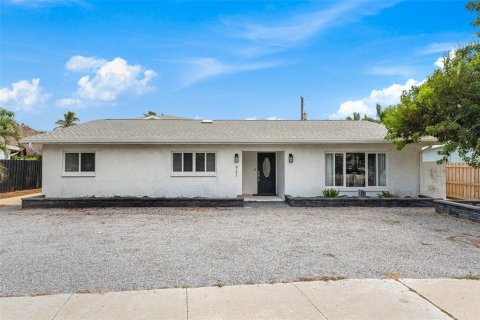 Casa en venta en Cocoa Beach, Florida, 6 dormitorios, 251.39 m2 № 2155919 - foto 2