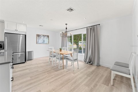Casa en venta en Cocoa Beach, Florida, 6 dormitorios, 251.39 m2 № 2155919 - foto 7