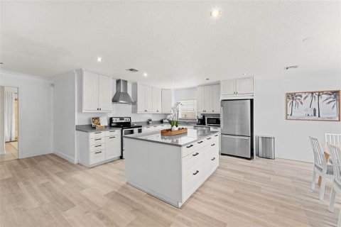 Casa en venta en Cocoa Beach, Florida, 6 dormitorios, 251.39 m2 № 2155919 - foto 13