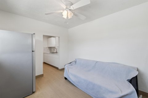 House in West Palm Beach, Florida 2 bedrooms, 77.29 sq.m. № 2083838 - photo 25