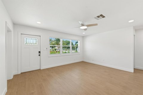 House in West Palm Beach, Florida 2 bedrooms, 77.29 sq.m. № 2083838 - photo 14