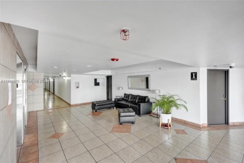 Снять в аренду кондоминиум в Майами, Флорида 2 спальни, 92.9м2, № 1999938 - фото 5