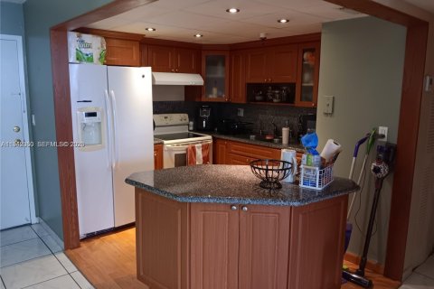 Снять в аренду кондоминиум в Майами, Флорида 2 спальни, 92.9м2, № 1999938 - фото 8