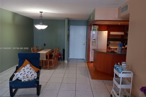 Снять в аренду кондоминиум в Майами, Флорида 2 спальни, 92.9м2, № 1999938 - фото 9