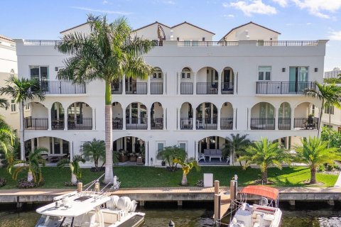 Touwnhouse à louer à Fort Lauderdale, Floride: 4 chambres, 319.96 m2 № 1047865 - photo 1