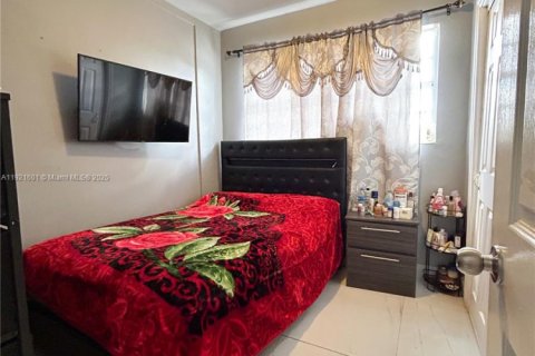 Casa en venta en Hialeah, Florida, 4 dormitorios, 199.55 m2 № 1975697 - foto 16