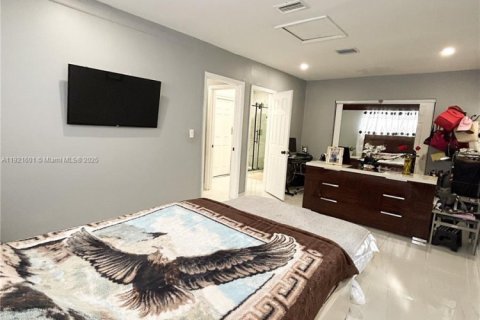 Casa en venta en Hialeah, Florida, 4 dormitorios, 199.55 m2 № 1975697 - foto 15