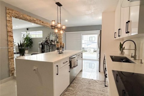 Casa en venta en Hialeah, Florida, 4 dormitorios, 199.55 m2 № 1975697 - foto 24