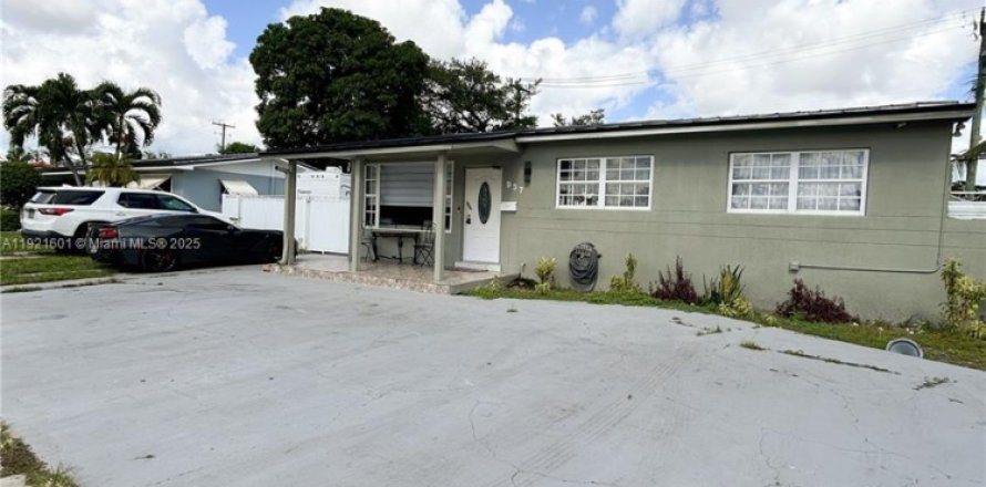 Casa en Hialeah, Florida 4 dormitorios, 199.55 m2 № 1975697