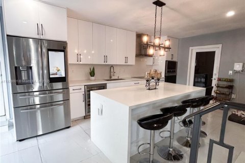 Casa en venta en Hialeah, Florida, 4 dormitorios, 199.55 m2 № 1975697 - foto 22