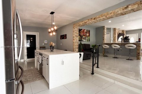 Casa en venta en Hialeah, Florida, 4 dormitorios, 199.55 m2 № 1975697 - foto 23