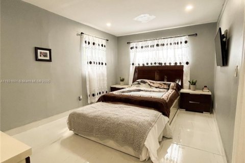Casa en venta en Hialeah, Florida, 4 dormitorios, 199.55 m2 № 1975697 - foto 7