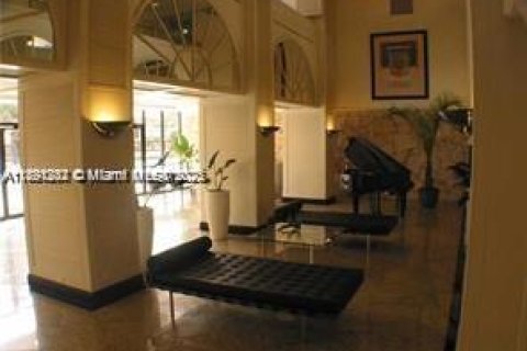 Condo in Miami, Florida, 1 bedroom  № 1945414 - photo 9