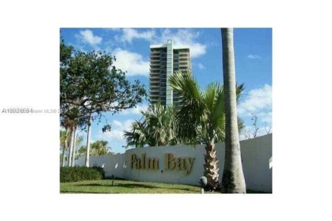 Condo in Miami, Florida, 1 bedroom  № 1945414 - photo 1
