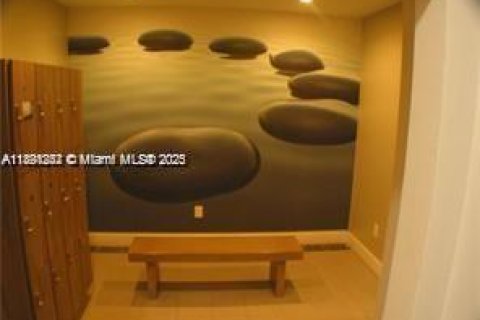 Condo in Miami, Florida, 1 bedroom  № 1945414 - photo 16