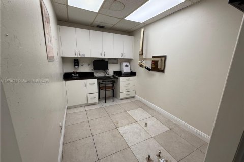Commercial property in Lauderhill, Florida № 1926382 - photo 20