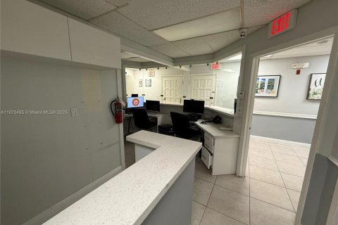 Commercial property in Lauderhill, Florida № 1926382 - photo 21