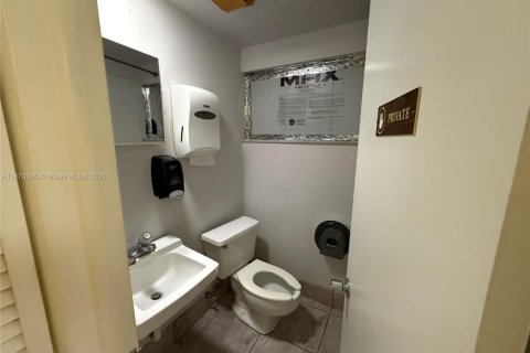 Commercial property in Lauderhill, Florida № 1926382 - photo 24