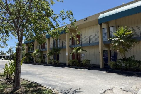 Commercial property in Lauderhill, Florida № 1926382 - photo 3