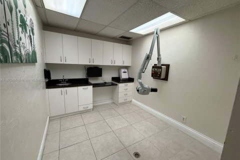 Commercial property in Lauderhill, Florida № 1926382 - photo 15