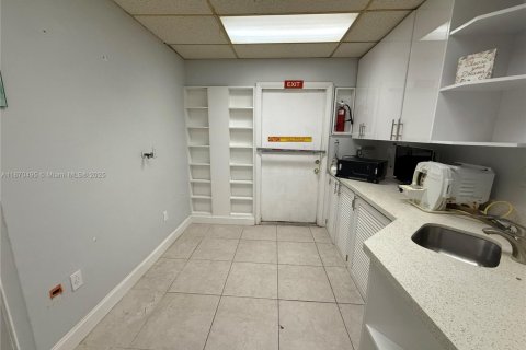 Commercial property in Lauderhill, Florida № 1926382 - photo 17