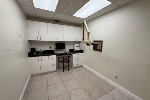 Commercial property in Lauderhill, Florida № 1926382 - photo 22