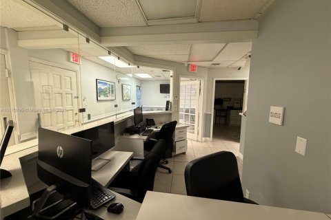 Commercial property in Lauderhill, Florida № 1926382 - photo 14