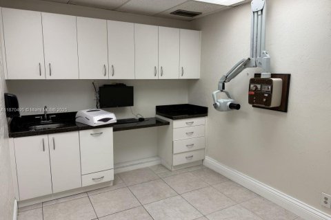 Commercial property in Lauderhill, Florida № 1926382 - photo 11