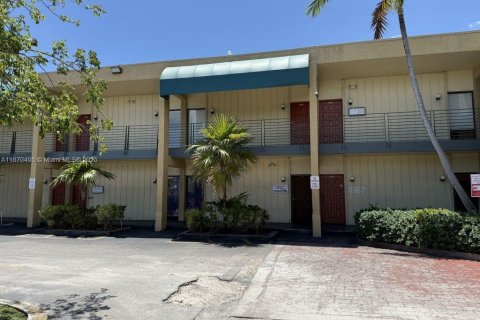 Commercial property in Lauderhill, Florida № 1926382 - photo 2