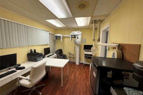 Commercial property in Lauderhill, Florida № 1926382 - photo 23