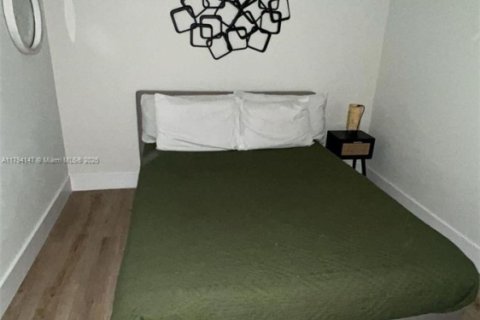 Casa en alquiler en Miami, Florida, 4 dormitorios, 134.71 m2 № 1869917 - foto 2