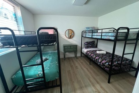 Casa en alquiler en Miami, Florida, 4 dormitorios, 134.71 m2 № 1869917 - foto 13