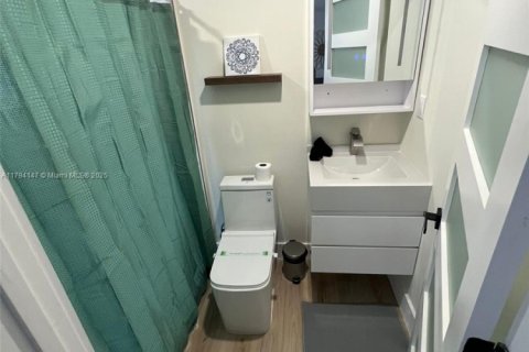 Casa en alquiler en Miami, Florida, 4 dormitorios, 134.71 m2 № 1869917 - foto 15