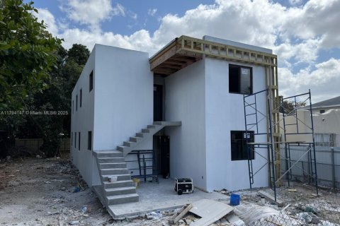 Casa en alquiler en Miami, Florida, 4 dormitorios, 134.71 m2 № 1869917 - foto 1