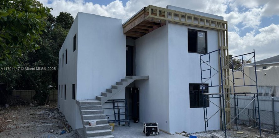 Villa ou maison à Miami, Floride 4 chambres, 134.71 m2 № 1869917