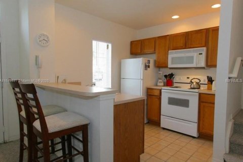 Casa en venta en Kissimmee, Florida, 4 dormitorios № 1852003 - foto 2