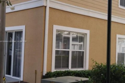 Casa en venta en Kissimmee, Florida, 4 dormitorios № 1852003 - foto 1