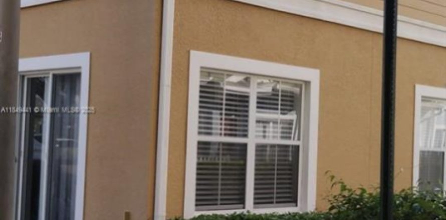 Casa en Kissimmee, Florida 4 dormitorios № 1852003