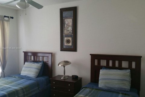 Casa en venta en Kissimmee, Florida, 4 dormitorios № 1852003 - foto 4