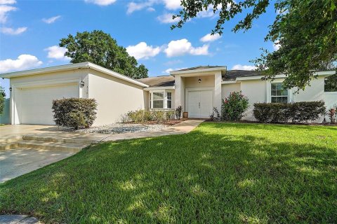 Casa en venta en Lady Lake, Florida, 3 dormitorios, 146.32 m2 № 1800606 - foto 1
