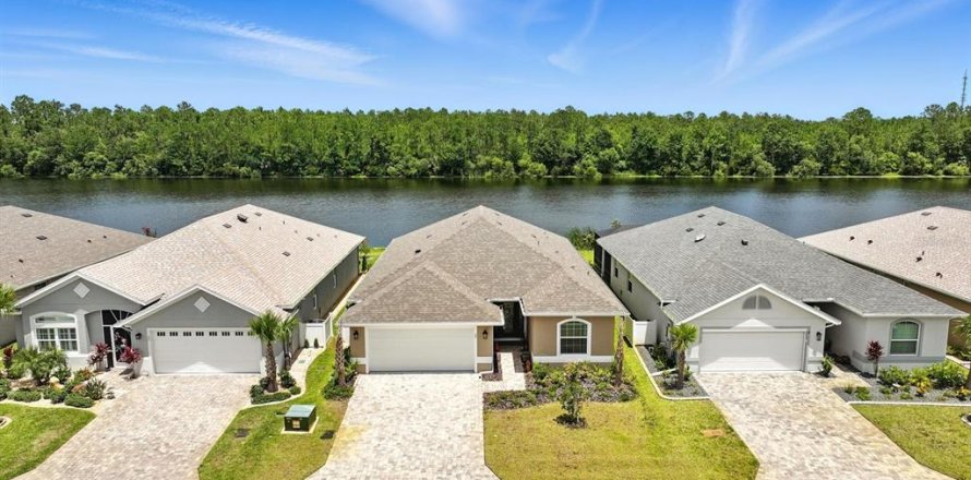 House in Palm Coast, Florida 2 bedrooms, 176.98 sq.m. № 1815864