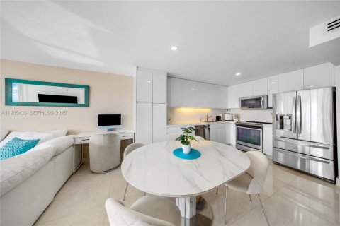Condominio en venta en Miami Beach, Florida, 1 dormitorio, 59.92 m2 № 1993671 - foto 11